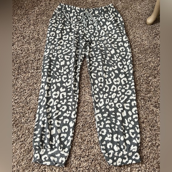 Lounge Set - Picture 2 of 6